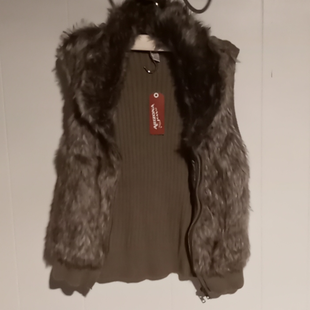 Arizona fur sleeveless vest tags on